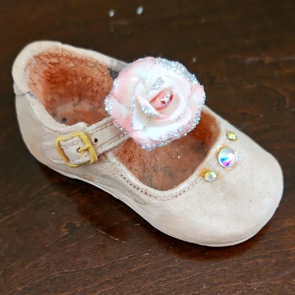 Vintage Miniature Ceramic Beige Floral Childs Shoe - Picture 1 of 7